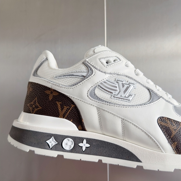 ルイヴィトン靴着用イメージ